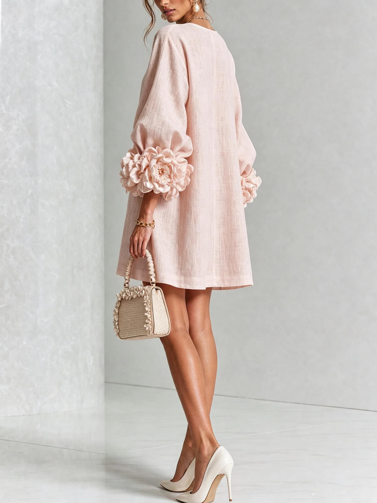 Mia - Minivestido rosa con botones y estampado floral, con llamativos puños florales.